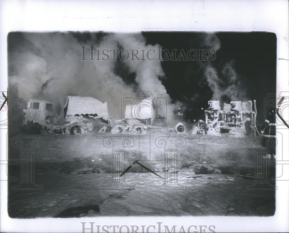 1966 Press Photo Truck Fire Telegraph Express Away