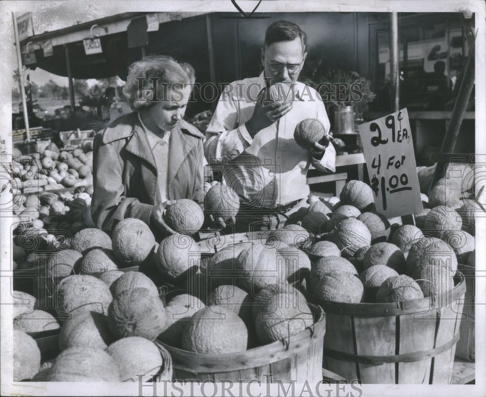 1953 Press Photo People Fruits Food Road Jacket