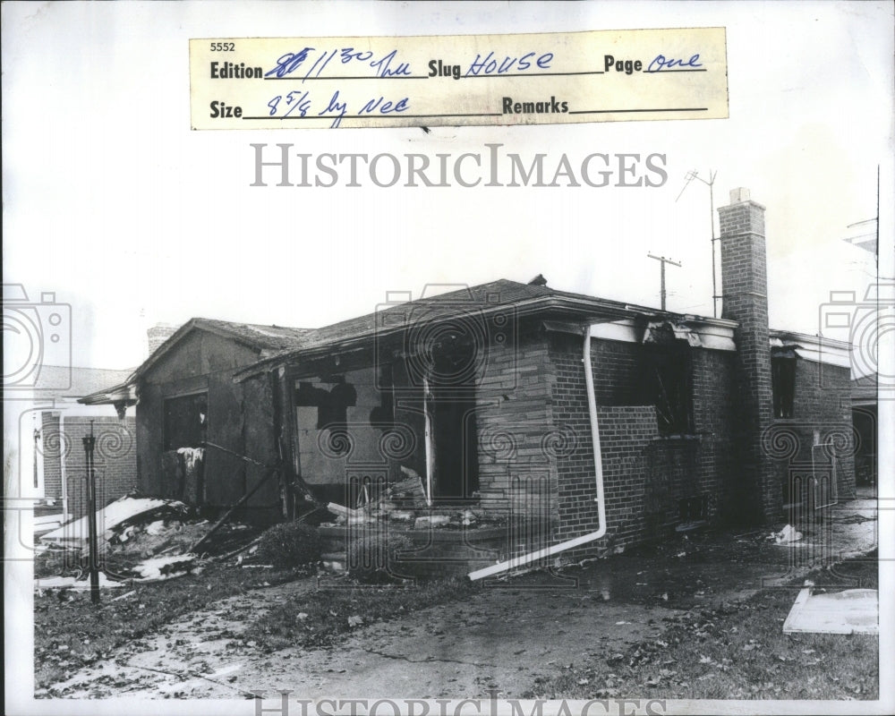 1975 Press Photo Front and side view of burnt house