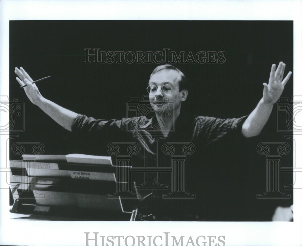 1990 Press Photo Nicholas McGegan Early Music Expert.