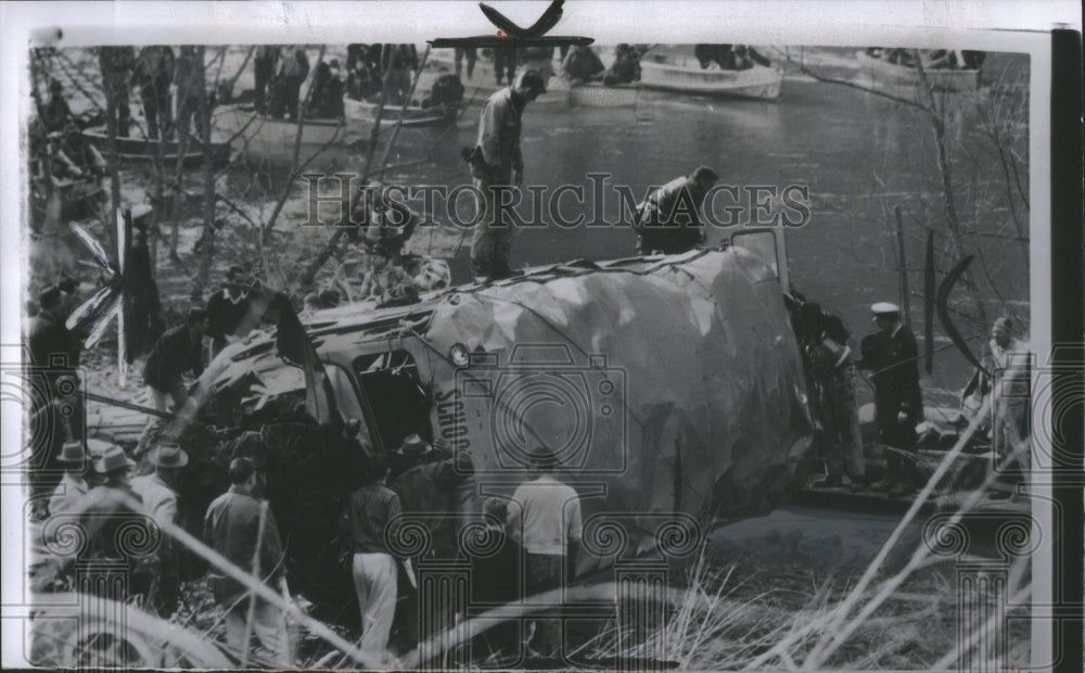 1958 Press Photo Batter school bus is Shocking Reminder