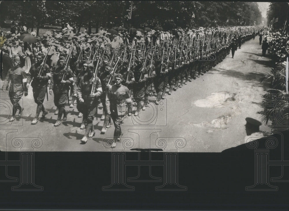 1956 Press Photo Following infantry meninges