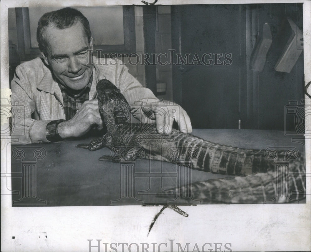 1957 Press Photo Charles Eads Alligator Elvis Detroit