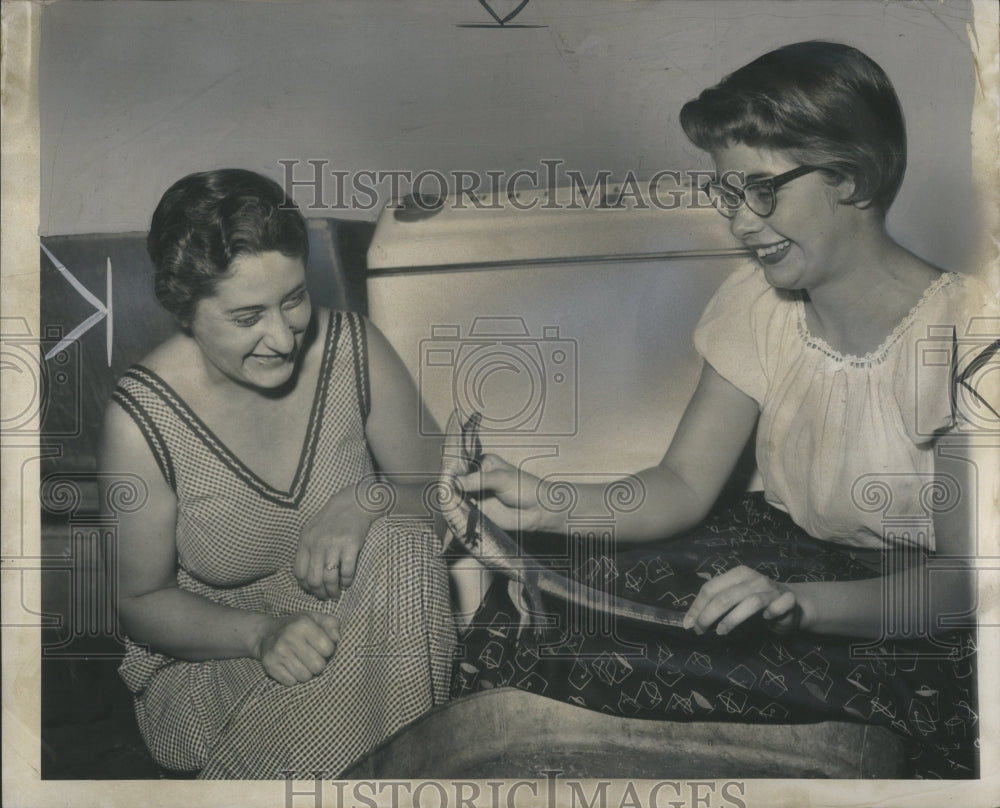 1956 Press Photo Alligator Chinese American Two Species