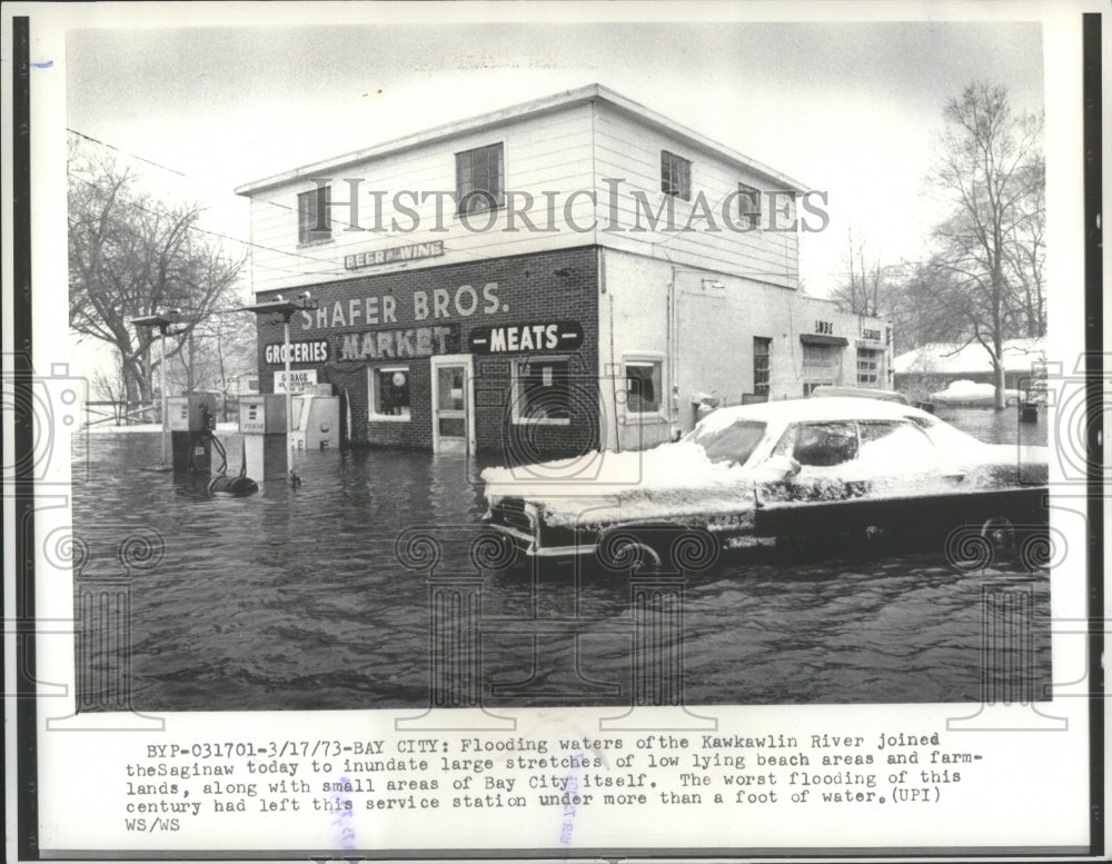 1973 Press Photo Flloding Water Kawkawlin Saginaw Bay