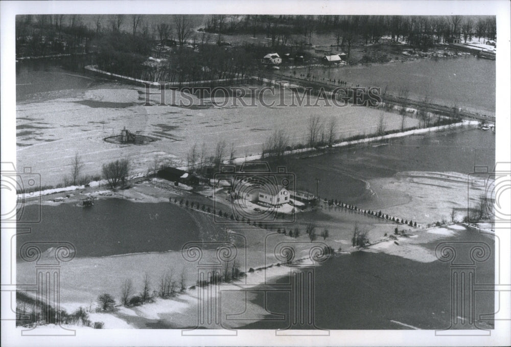 1973 Press Photo Aerial View Of Bay City Michigan Flood