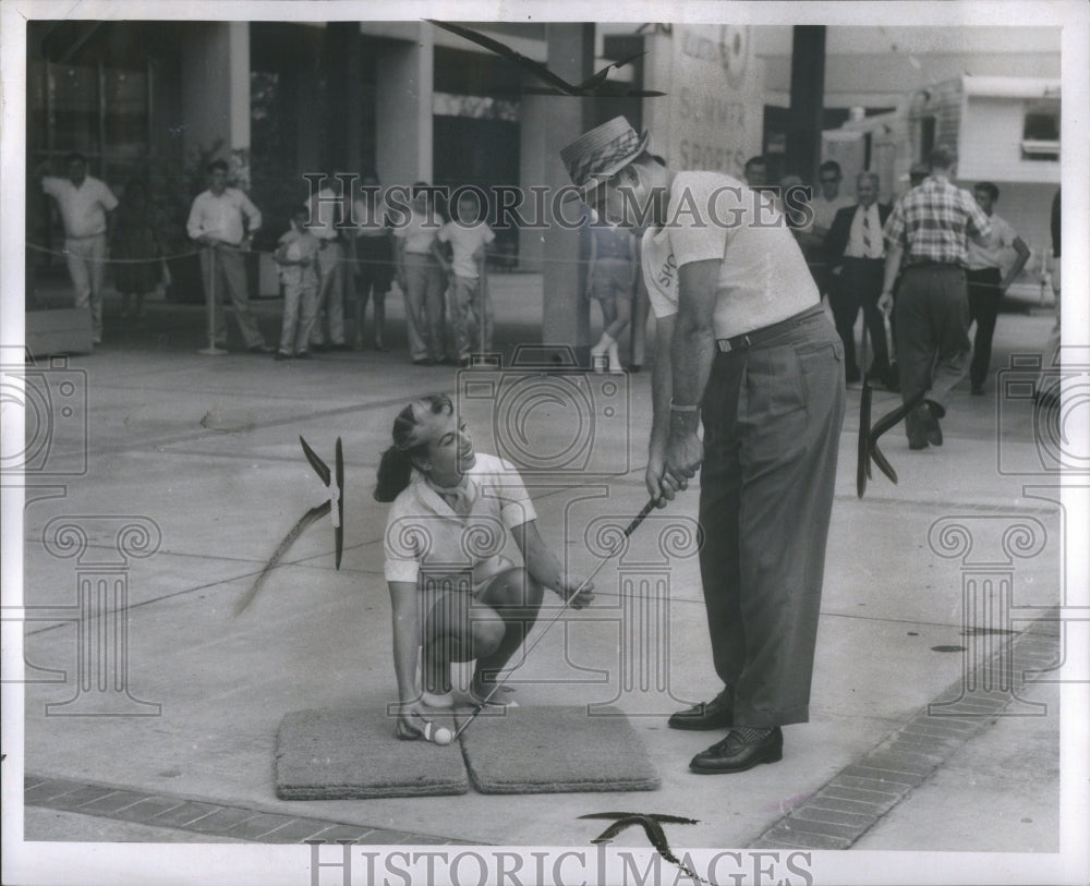 1957 Press Photo Marlene Bauer Douglas Sports Show