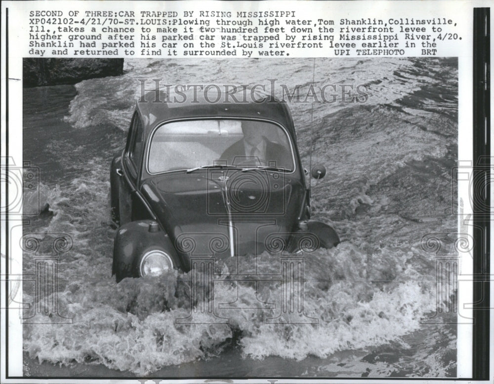 1970 Press Photo Floods Car Water