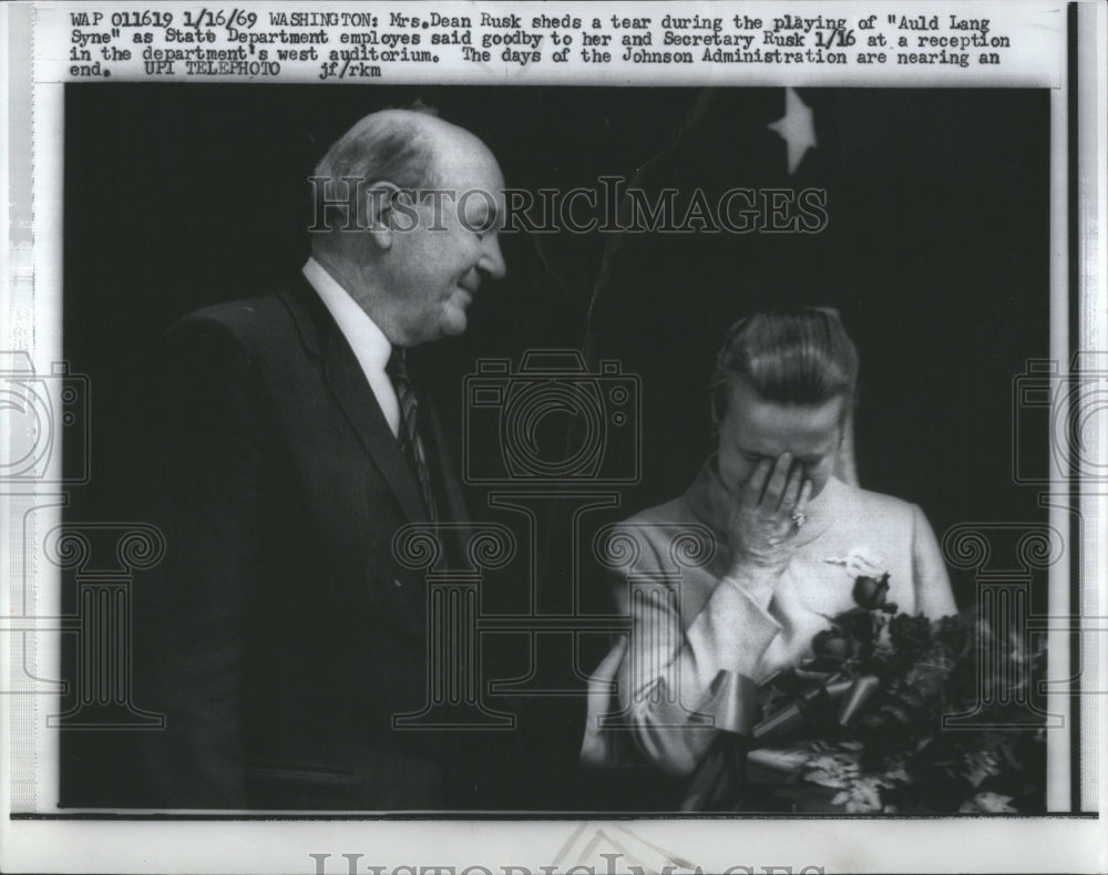 1969 Press Photo Sec. Dean Rusk &amp; Wife Tearful Goodbye