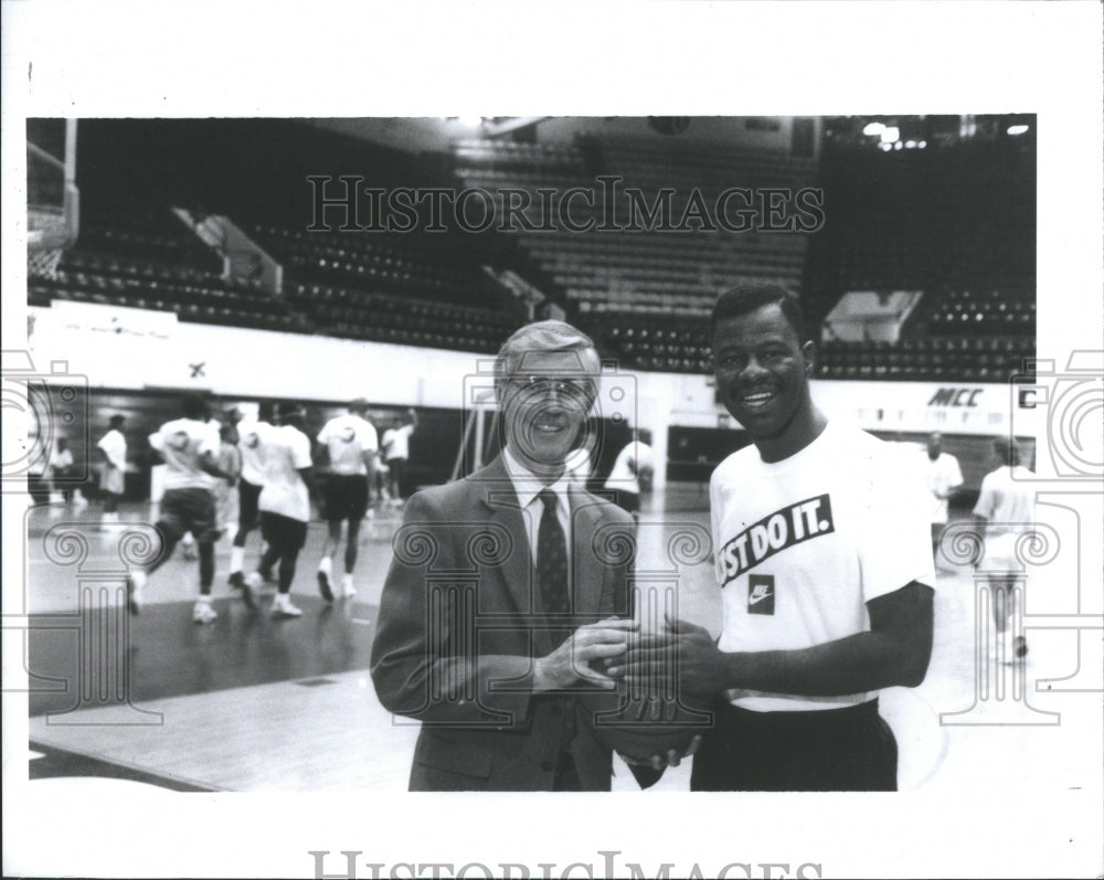 1991 Press Photo Ricky Byrdsong Coach Rooney Former