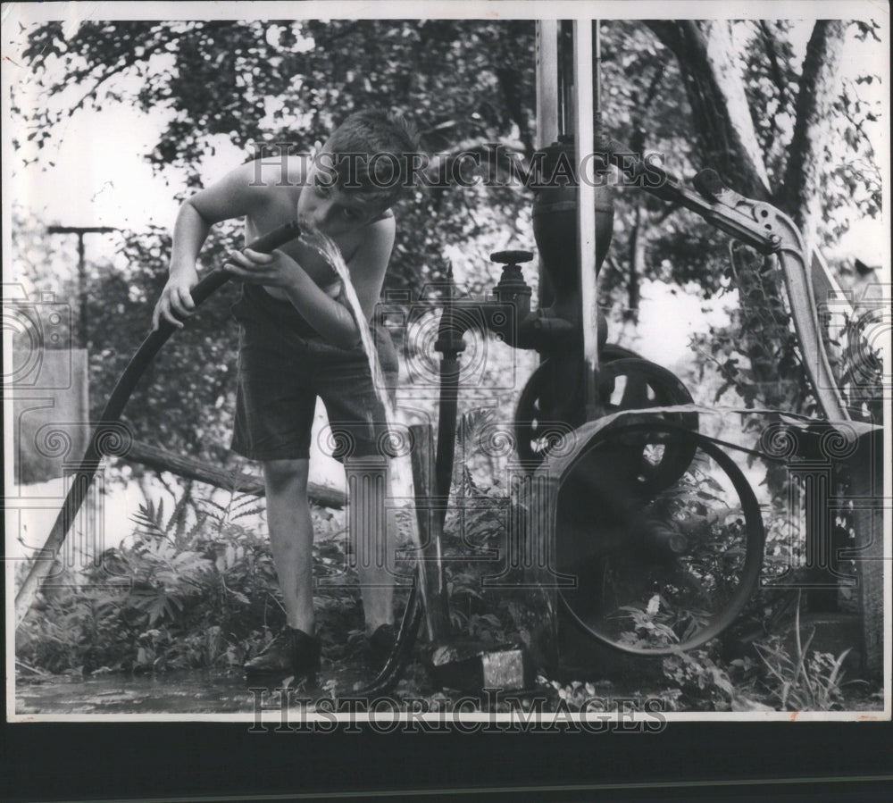 1948 Press Photo Ohio Valley Pump Machine