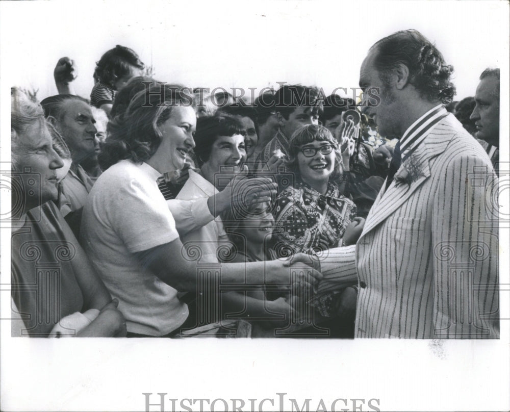 1972 Press Photo Greetings cards Derves Lue Mall Pierre