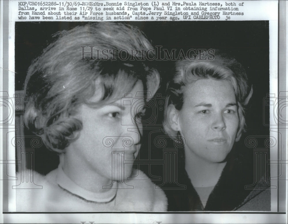 1969 Press Photo POW Bonnie Singleton Paula Hartness