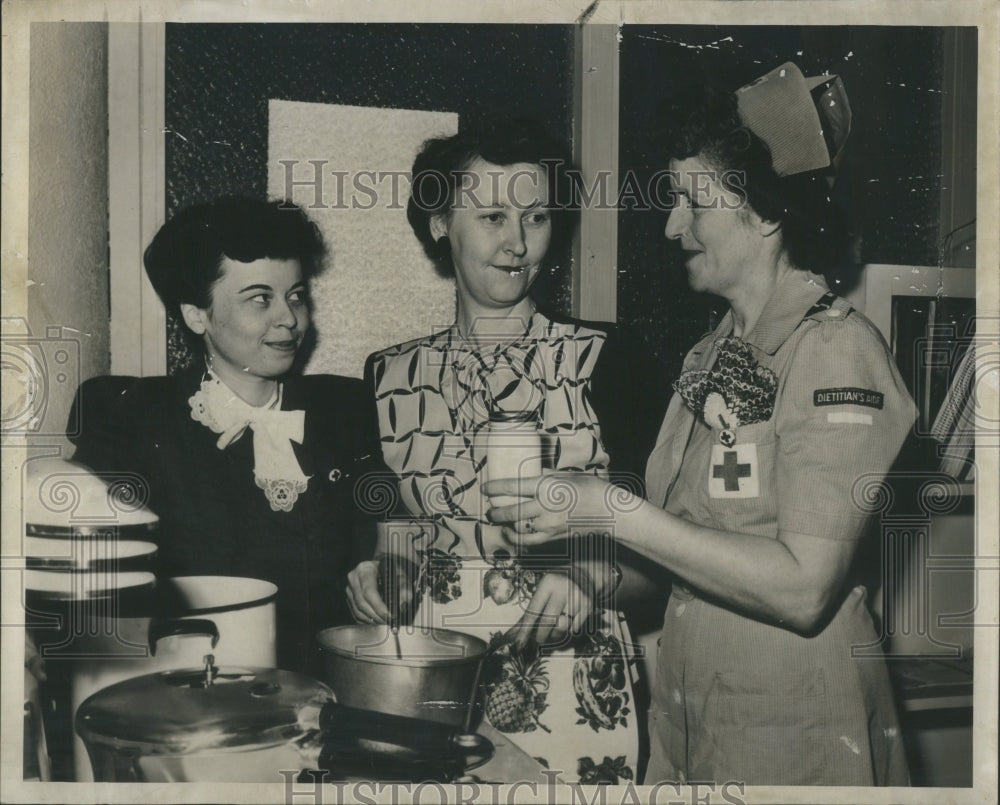 1946 Press Photo Jean Tripp Coy West Detroit Health