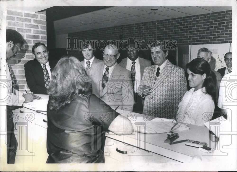 1973 Press Photo Candidate Registration Detroit