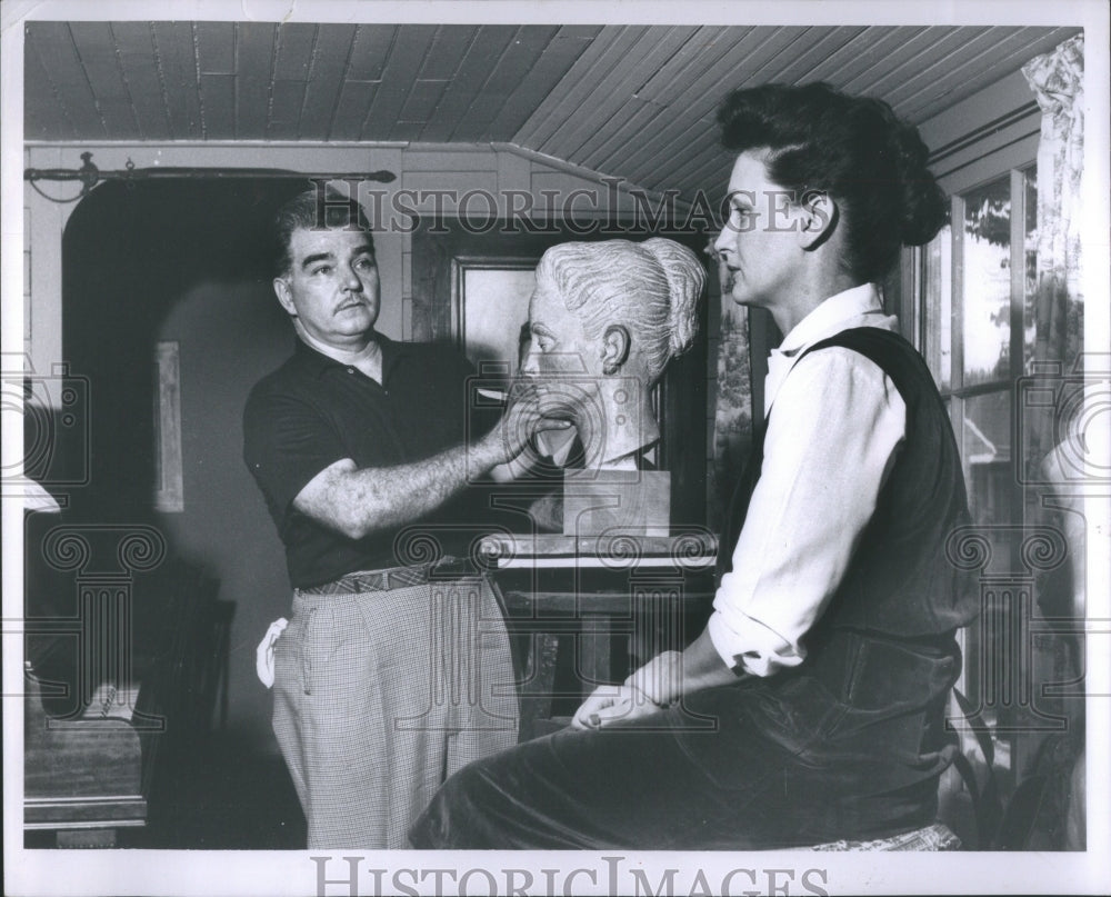 1959 Press Photo Sculptor Wife Posing Bust Trombleu