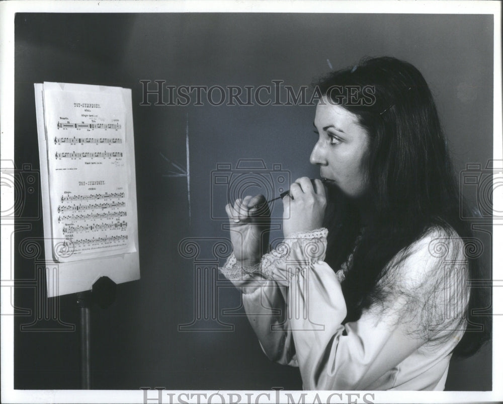 1981 Press Photo Leola Floren News Writer