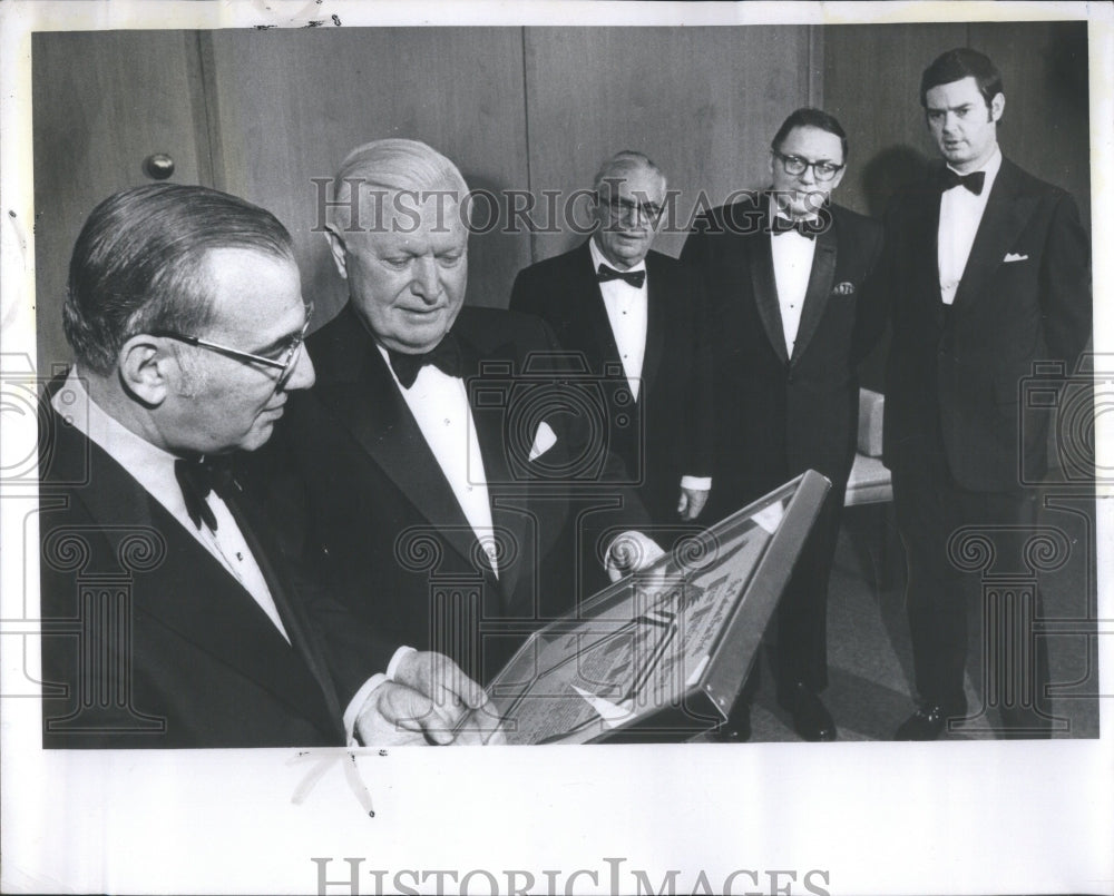 1971 Press Photo Layout in Detroit, Michigan