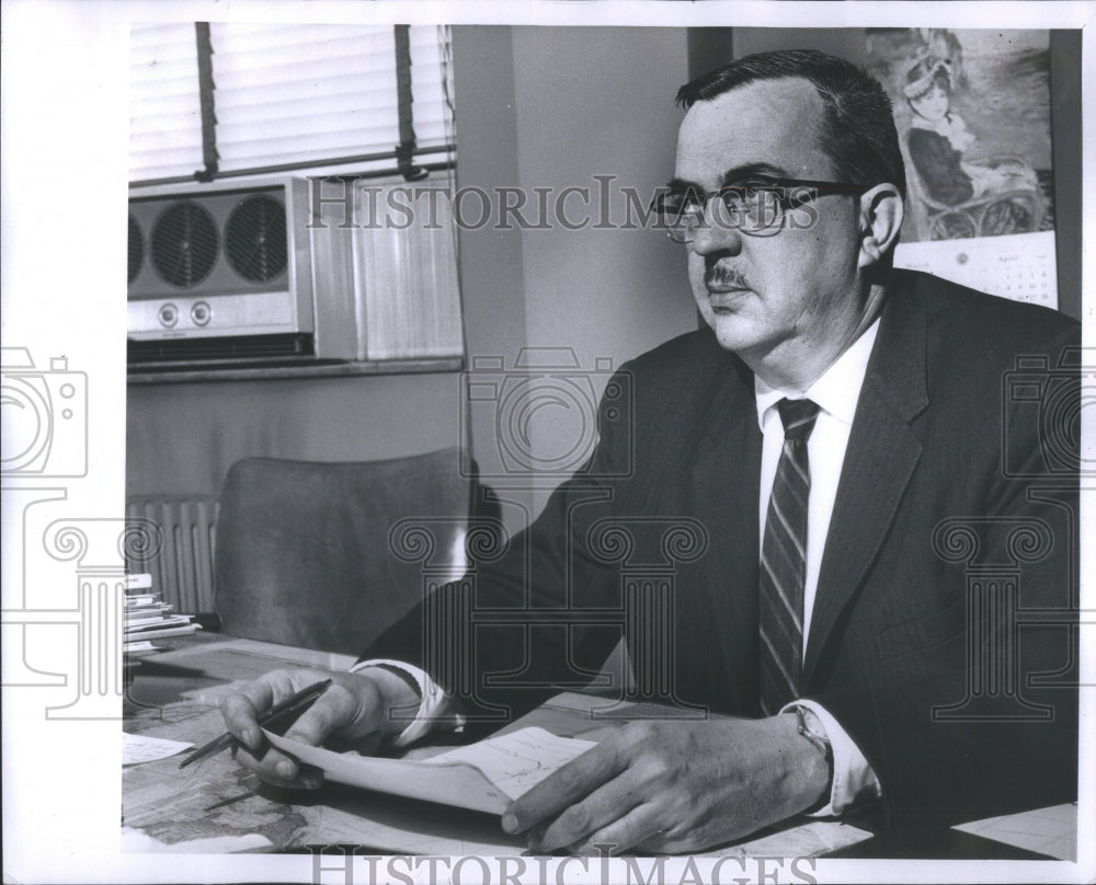 1958 Press Photo Scientific Director Dr William Simpson