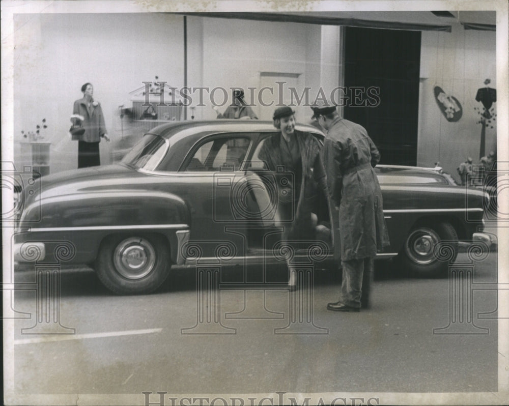 1952 Press Photo Mrs John Flower Student Driver