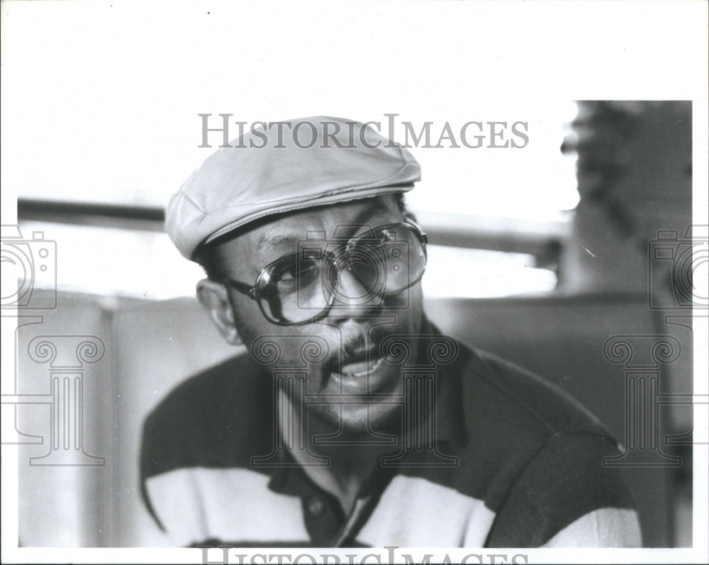 1986 Press Photo Tyrone Travis Visits Brother In Prison