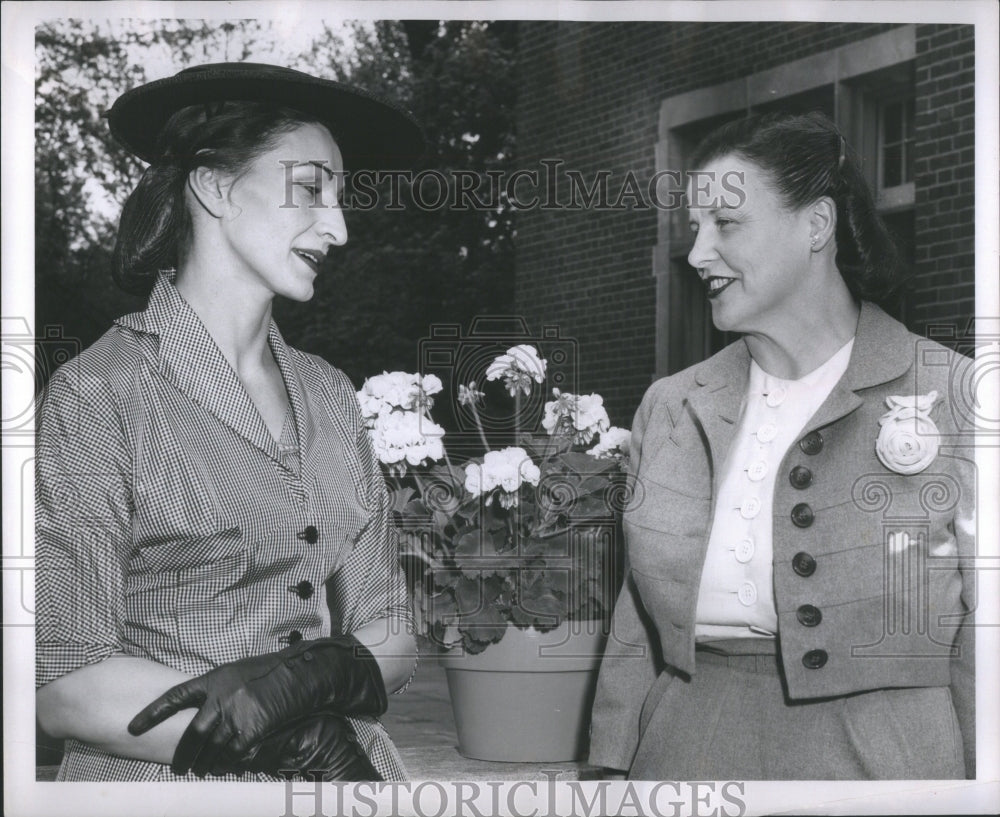 1954 Press Photo UMA Ternes Emmet C Tracy