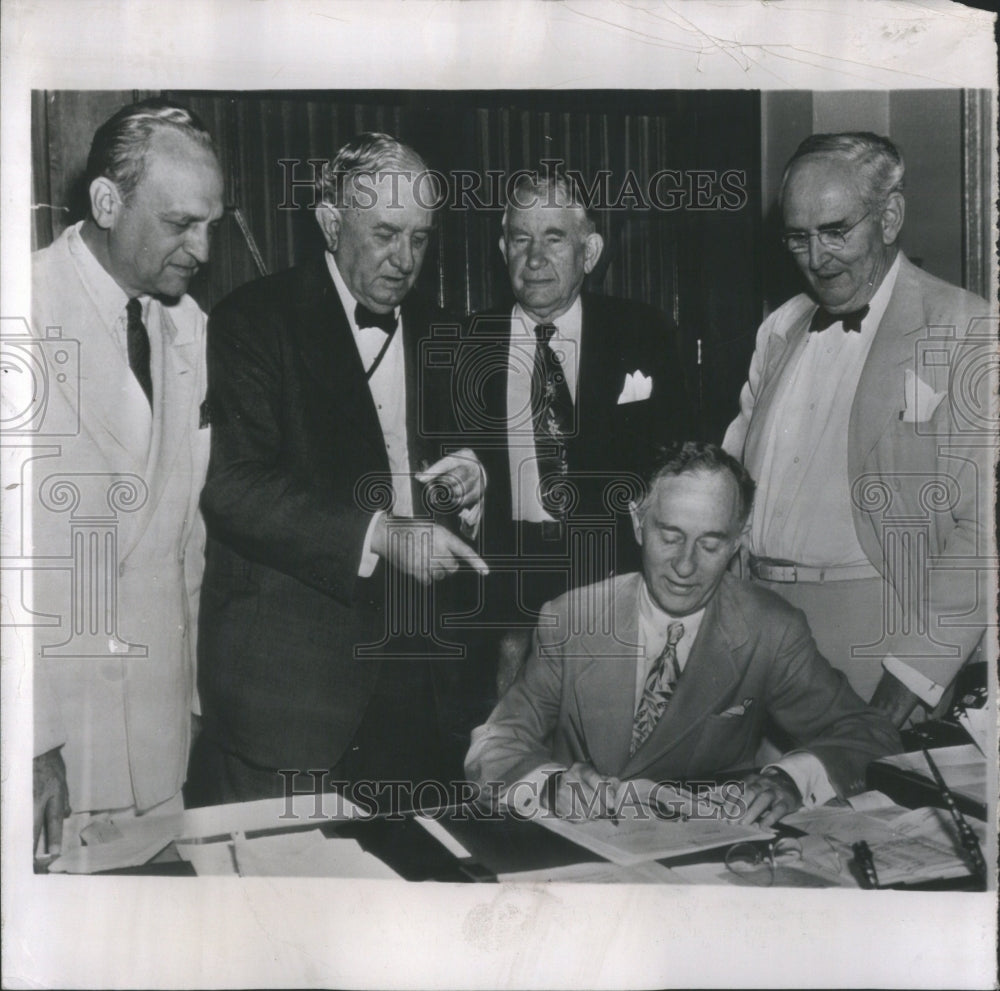 1949 Press Photo Treaties North Atlantic Past Sen Scott