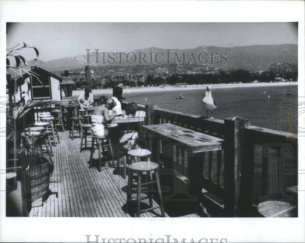 1990 Press Photo Stearns Wharf Deck Offers Amazing View