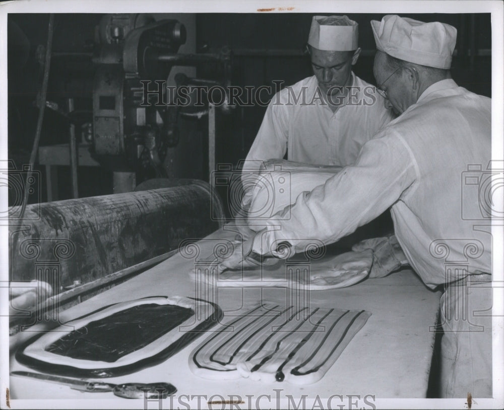 1947 Press Photo Colored Stripes Candy