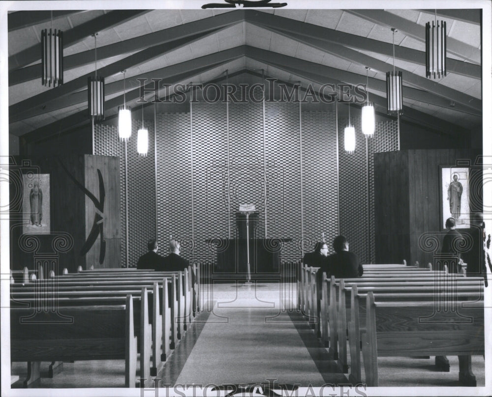 19666 Press Photo Catholic Cubs Church Peoples Benches