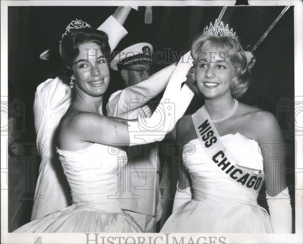 1961 Press Photo Nancy Lee Kesler Crowned Miss Chicago