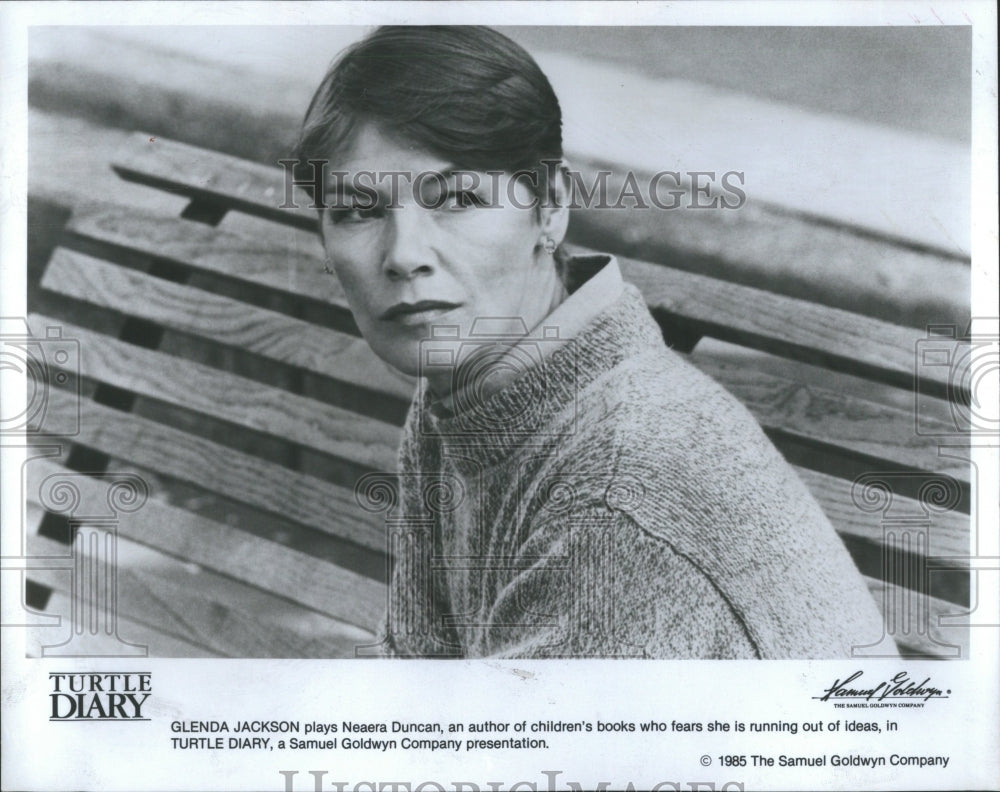 1986 Press Photo Glenda Jackson Neaera Ducan Turtle