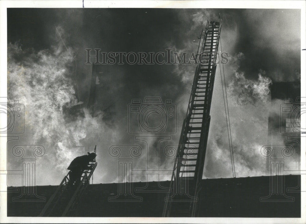 1981 Wall Firefighter Alaram Blaze Jefferso - Historic Images