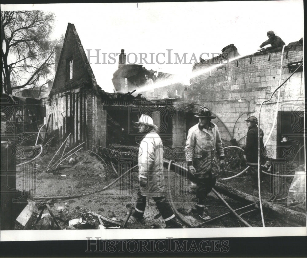 1978 Press Photo Fire Fi11 Northwest Subrub Fight Blaze