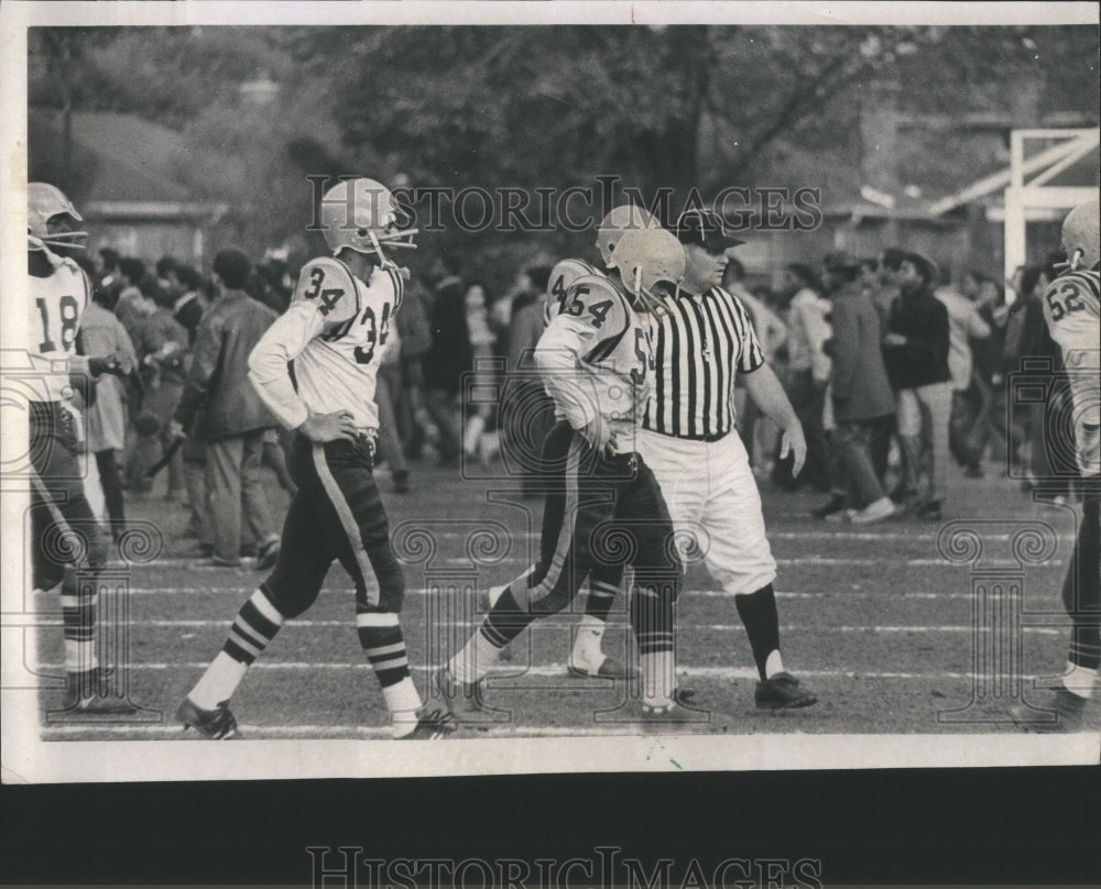 1969 Press Photo Official Halt Field Game Fight