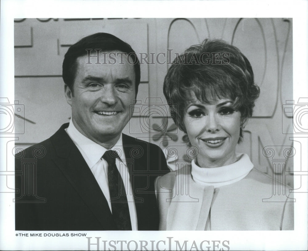 1967 Press Photo Mike Beautiful Barbara Rush Douglas Sh