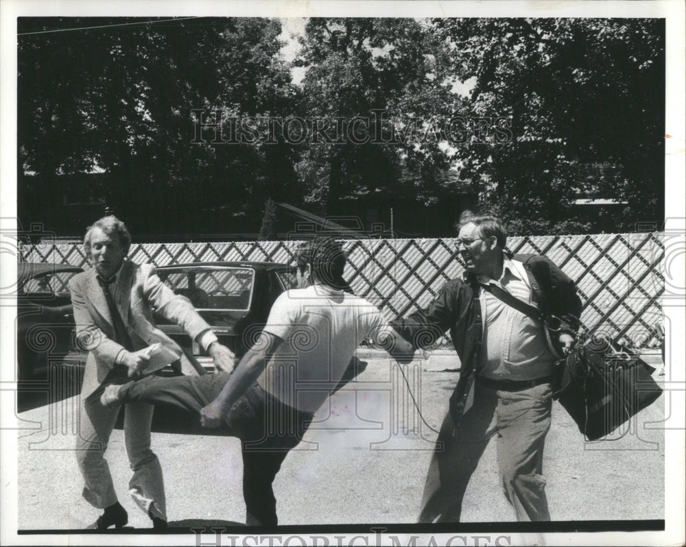 1980 Press Photo Oak Lown Family Police Think Fileld Mo