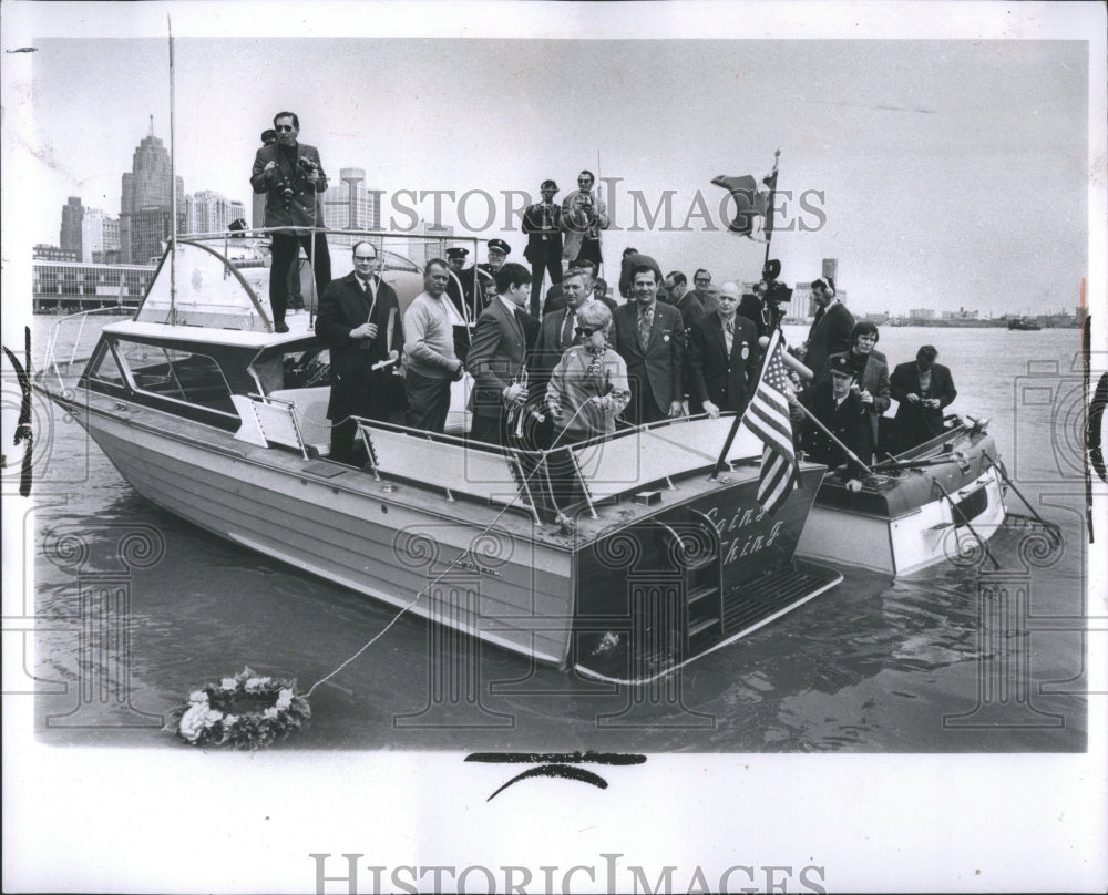 19702 Press Photo Mrs Peter Naccrats Boat Detroit River