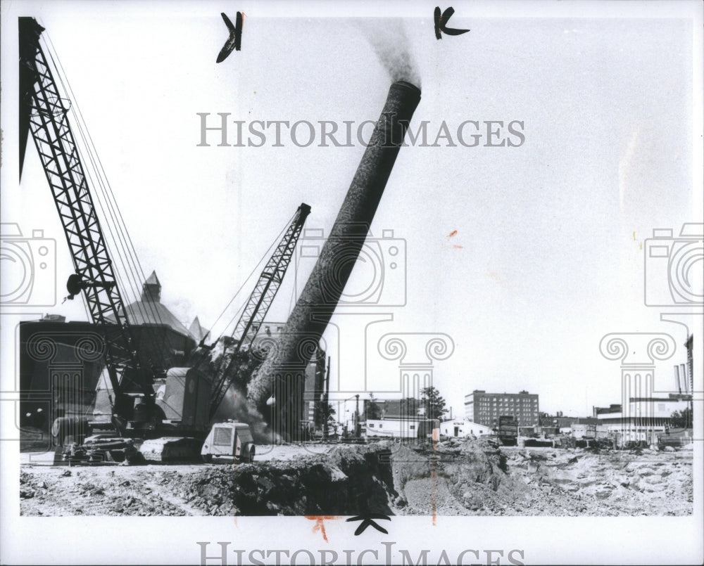 1970 Press Photo Land Drilling Machine Building