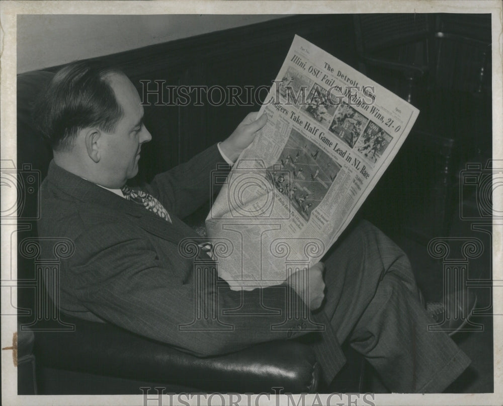 1946 Press Photo Mavin Mitchel Sports Fan Best Stop Pic