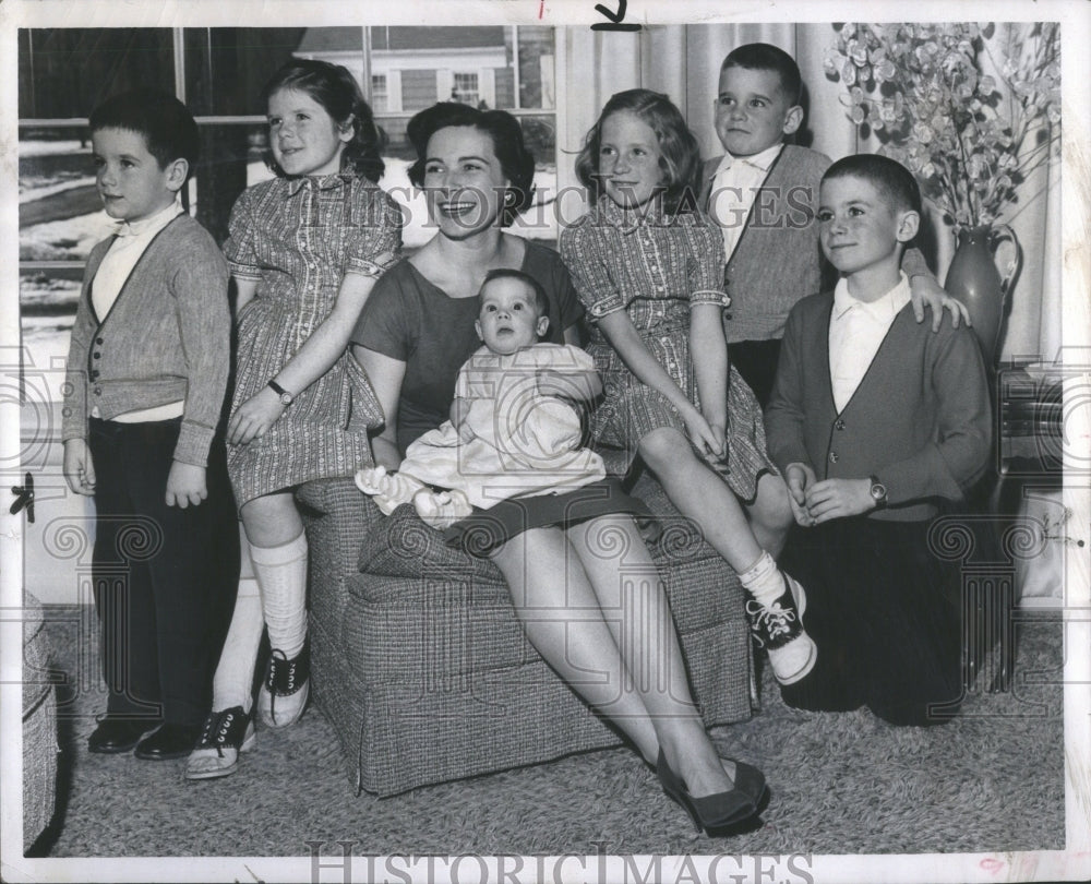 1959 Press Photo Mrs James Couzen Birmingham Children - Historic Images