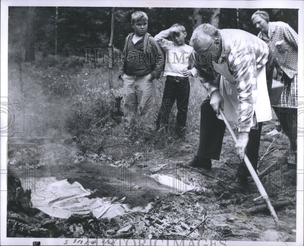 1960 Cooking Sand - Historic Images