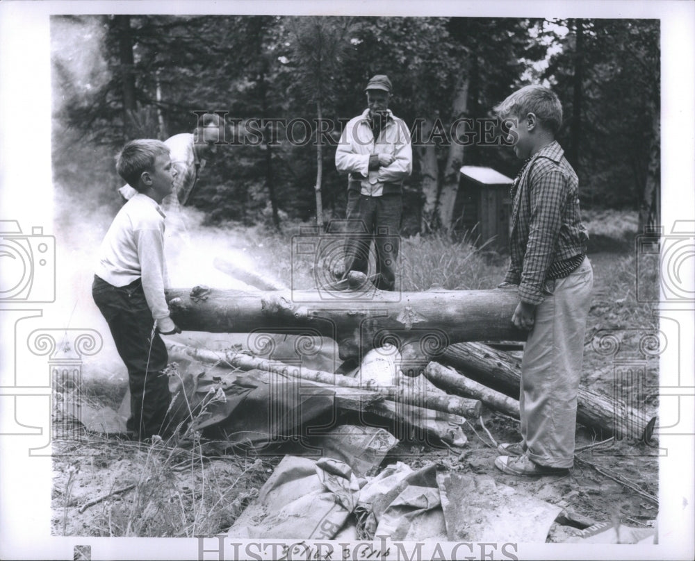 1960 Press Photo Cooking Sand