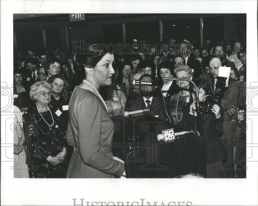 1983 Press Photo Elizabeth Dole Politician