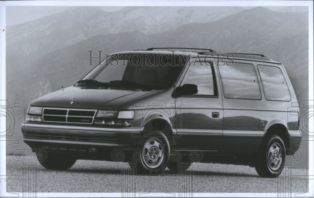 1992 Press Photo Dodge Caravan SE Model