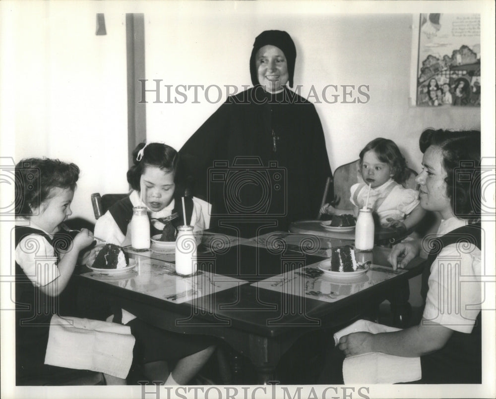 1963 Press Photo St. Mary of Providence Institute