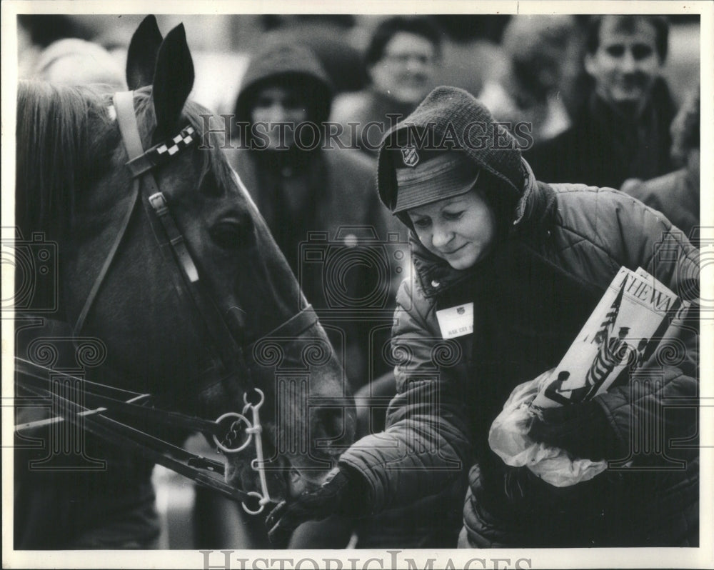 1985 Press Photo Carole DaileySalvation Police Officers