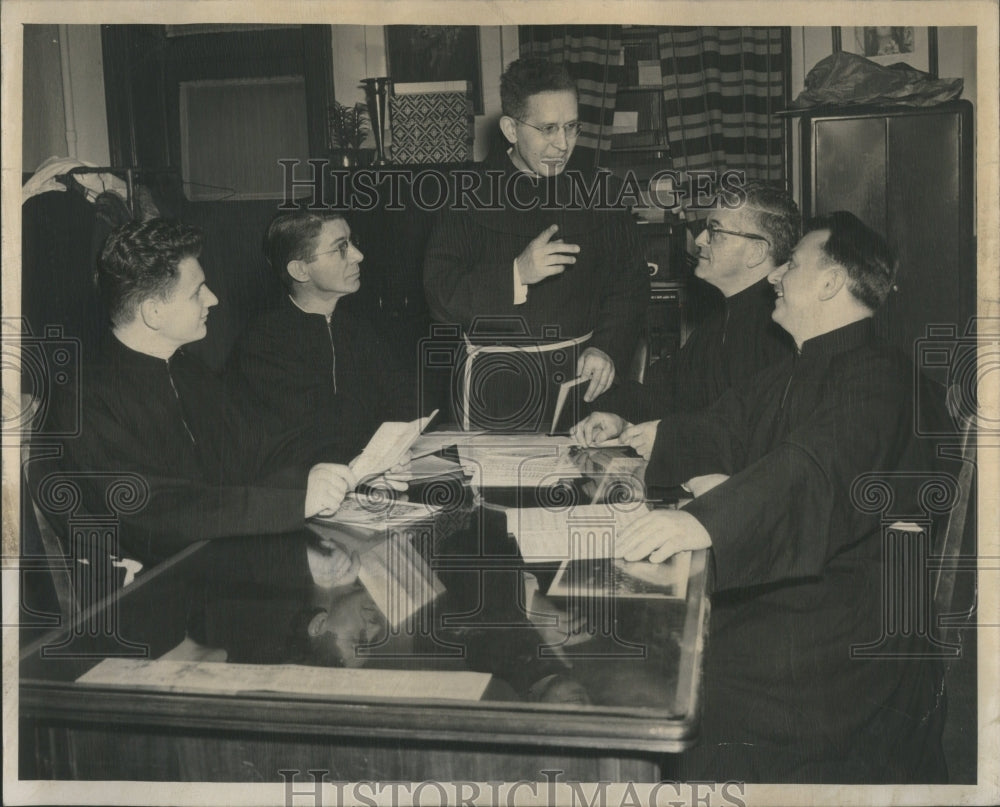 1950 Press Photo Old St. Peters Catholic Church Meeting