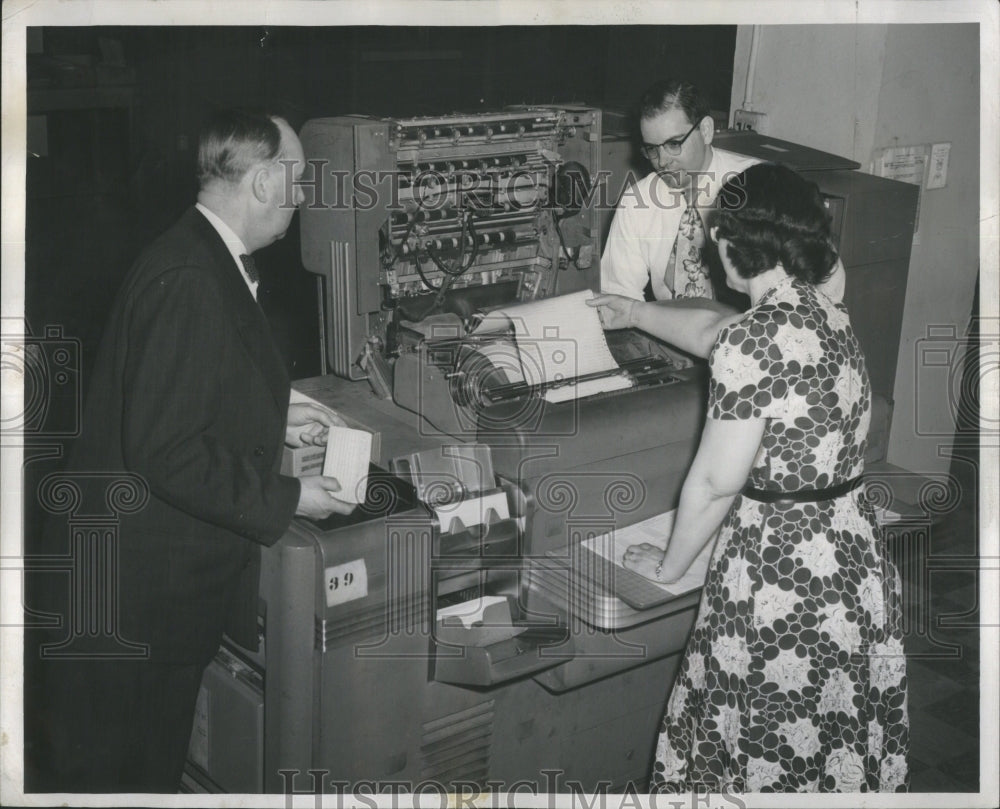 1963 Press Photo Listing refunds on an electric