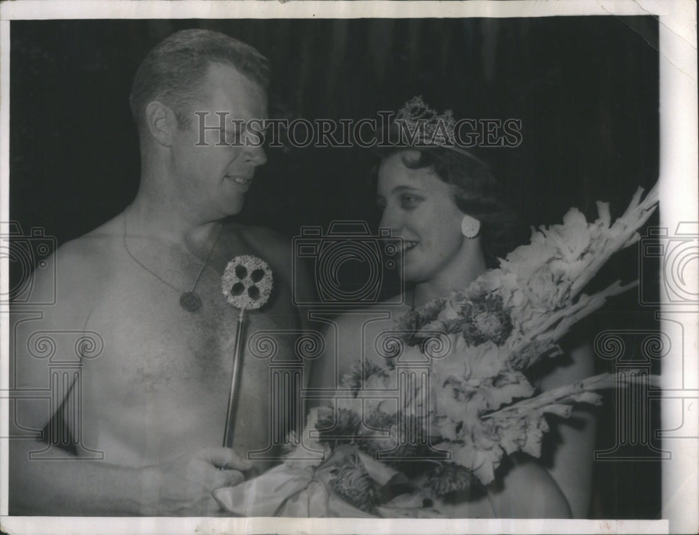 1958 Press Photo King and Queen of Sunbathers smiles